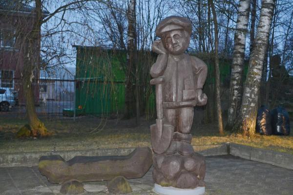 Skulptūra „Keliukas“ Pasvalyje