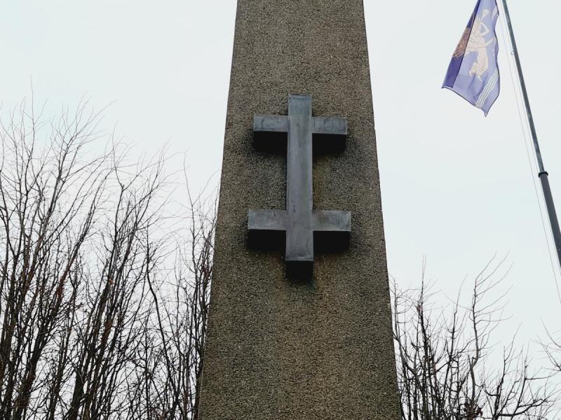 Paminklas Nepriklausomybės kovose žuvusiems savanoriams Saločiuose