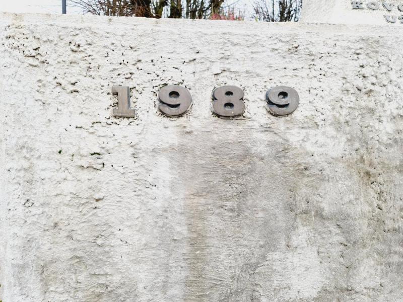 Paminklas Nepriklausomybės kovose žuvusiems savanoriams Saločiuose