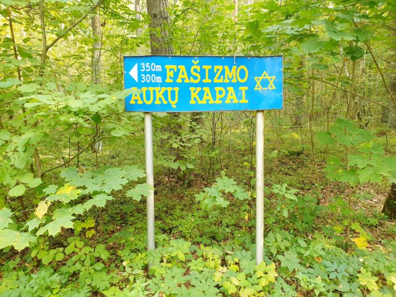 Memorialas holokausto aukoms atminti Žadeikių miške