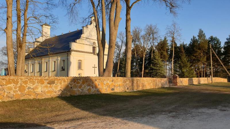 Daujėnų Švč. Jėzaus Vardo bažnyčia