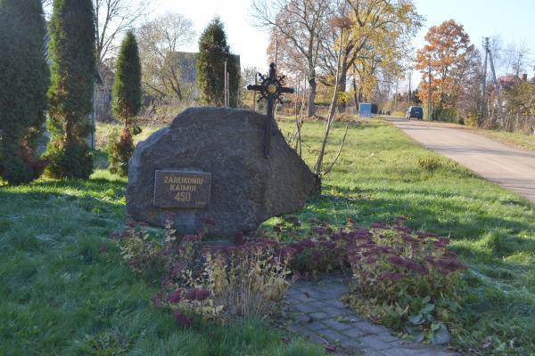 Paminklinis akmuo Žadeikonių 450 metų jubiliejui