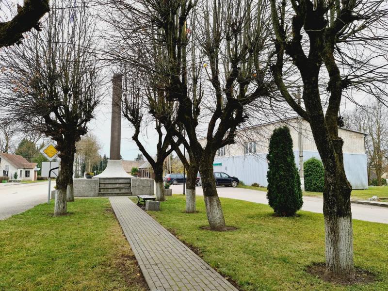 Paminklas Nepriklausomybės kovose žuvusiems savanoriams Saločiuose