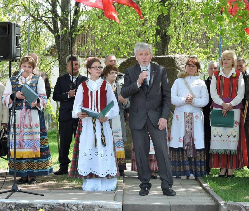 Atminimo lentos 1919–1920 m. Nepriklausomybės kovų Pumpėnų valsčiaus savanoriams, Vyčio kryžiaus kavalieriams ir kryžius Nepriklausomybei