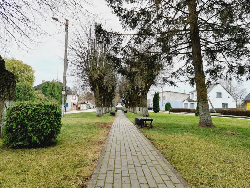 Paminklas Nepriklausomybės kovose žuvusiems savanoriams Saločiuose