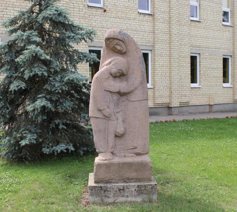 Skulptūra „Parduotos vasaros“ Pasvalyje