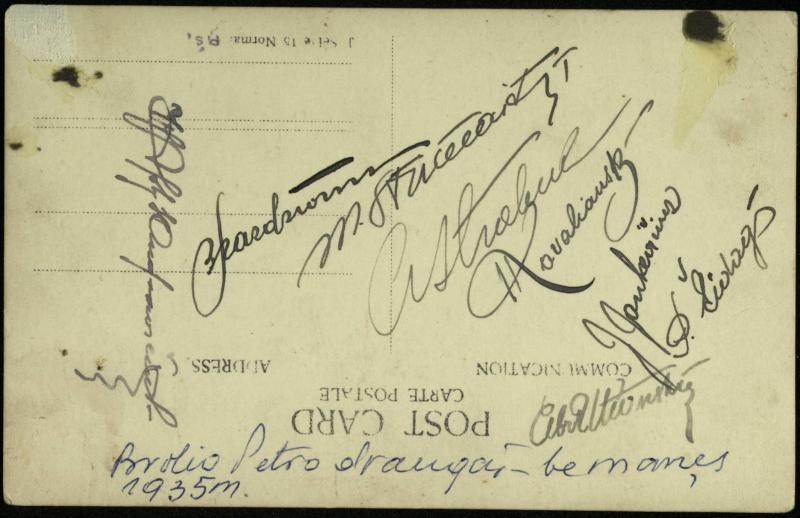Juliaus Šidagio brolis Petras Šidagis (sėdi pirmas iš dešinės) su draugais gimnazistais Pasvalyje. Apie 1935 m.
