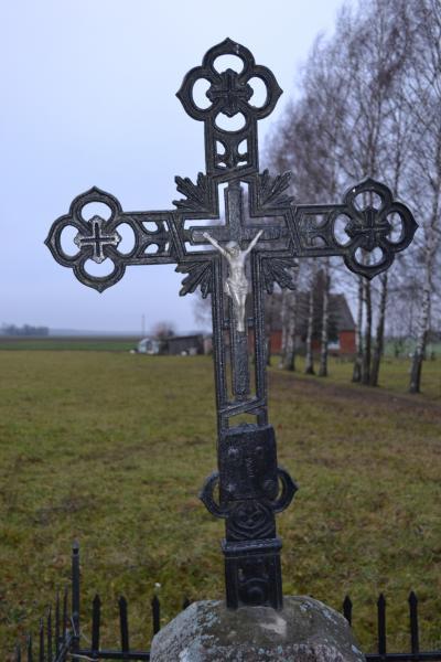Kryžius prie D. Lelienės sodybos