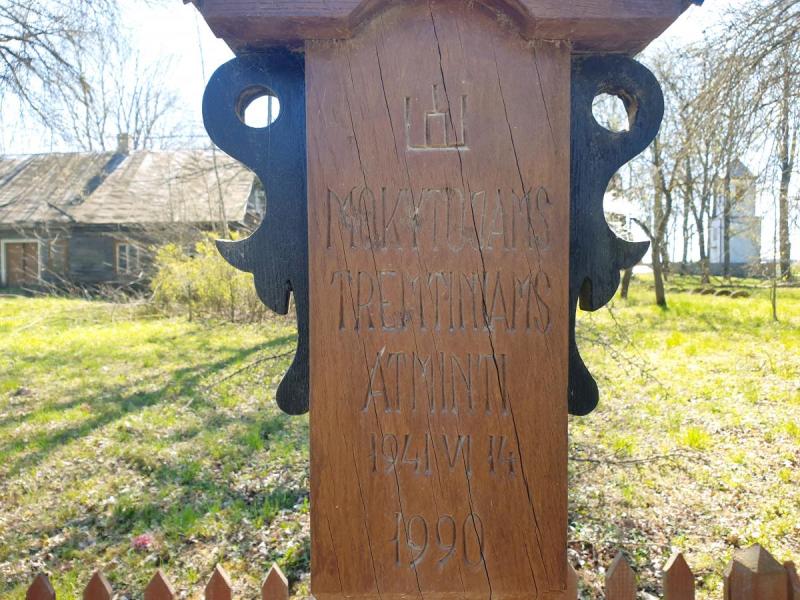 Koplytstulpis mokytojams tremtiniams Skrebotiškio kaime