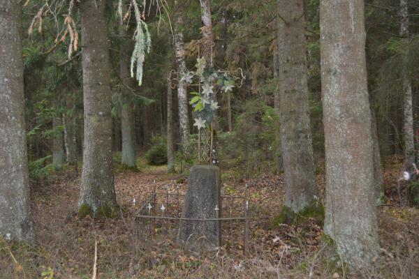Kryžius Lipniškių sankryžoje, Žaliojoje girioje