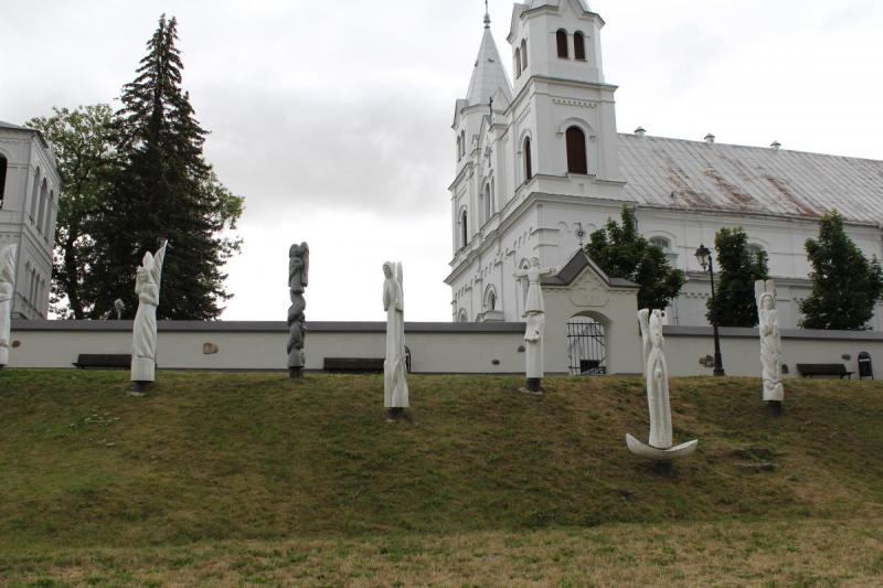 Angelų skulptūros Pasvalyje