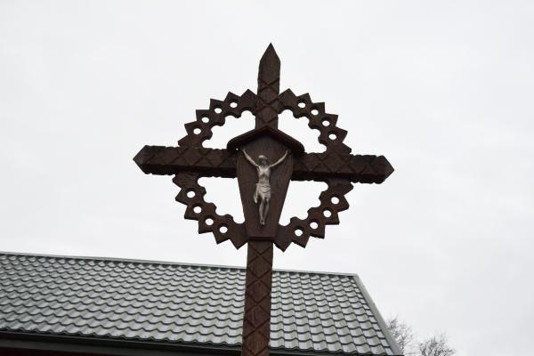 Kryžius Talačkonių pradinės mokyklos 80 metų jubiliejui