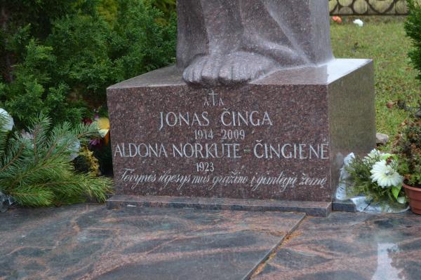 Agronomo, visuomenės veikėjo, mecenato Jono Čingos kapas Meškalaukio kapinėse