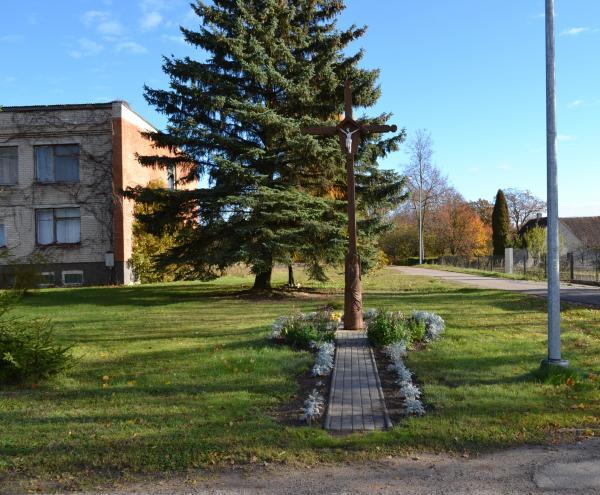 Kryžius Pervalkų kaimo žmonėms