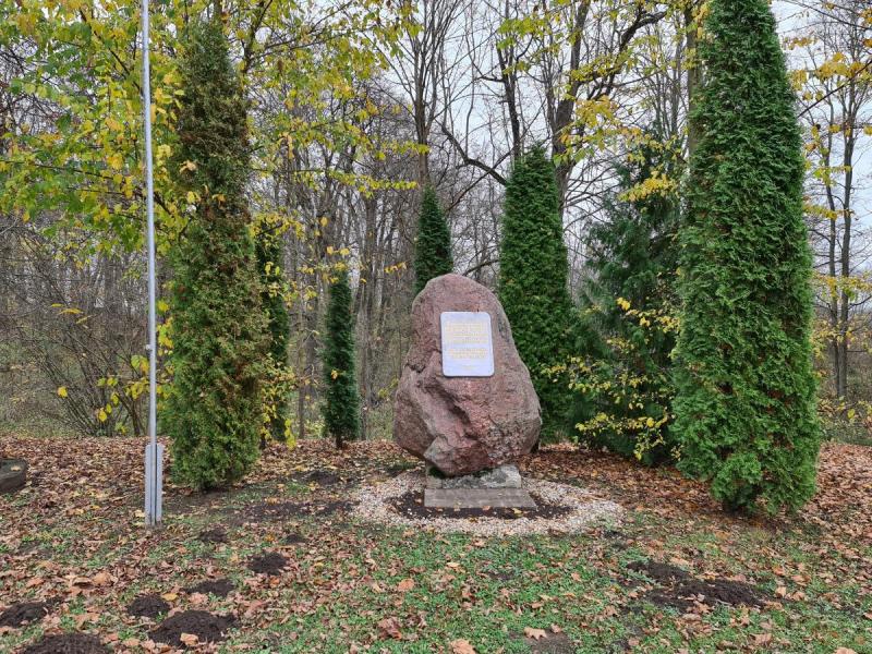 Paminklinis akmuo pasieniečiui Mykolui Repšiui Saločiuose