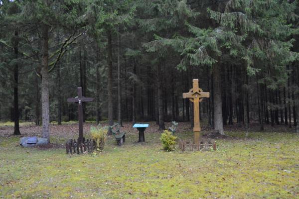 Kryžiai Juozo Morkūno sodybvietėje, Žaliojoje girioje
