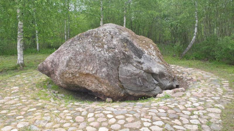 Petraičių akmuo