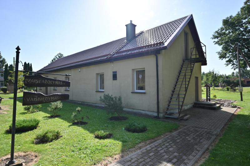 Atminimo lenta ant buvusio Vaškų NKVD-MVD-MGB poskyrio ir stribų būstinės sienos