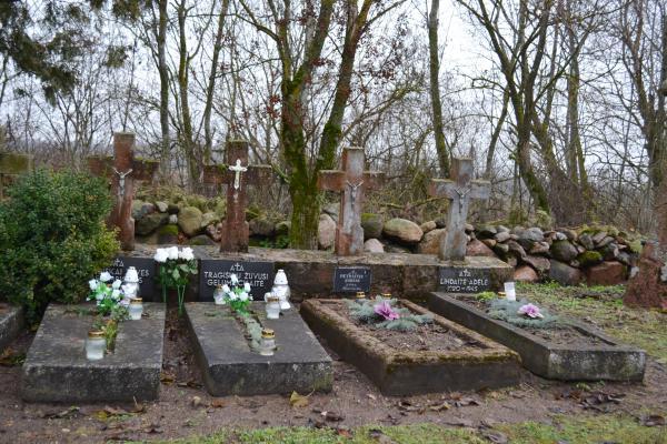 Partizanų kapai Jakūbonių kaimo kapinėse
