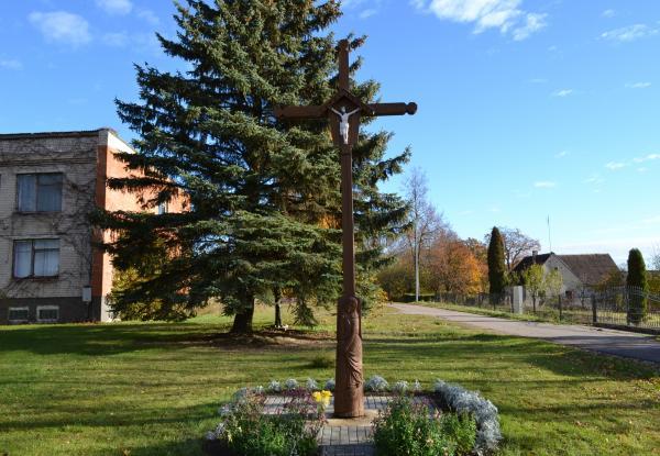 Kryžius Pervalkų kaimo žmonėms