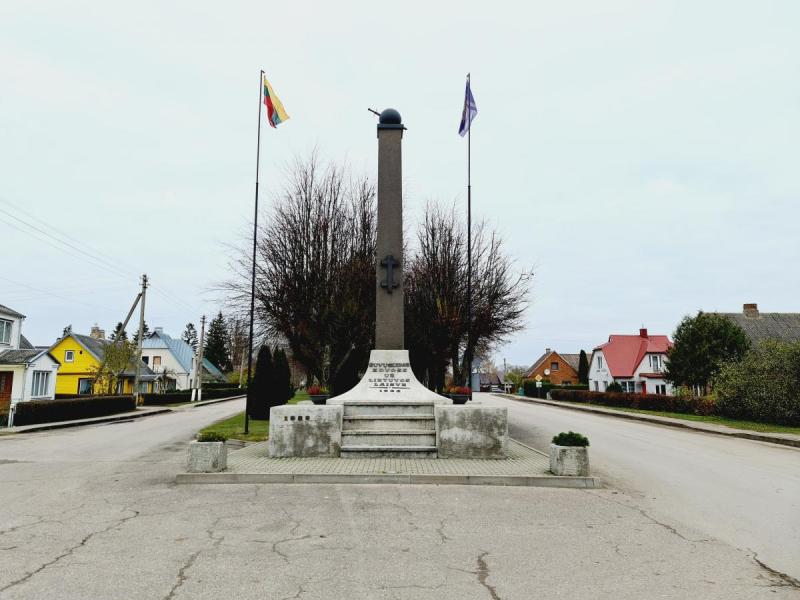 Paminklas Nepriklausomybės kovose žuvusiems savanoriams Saločiuose