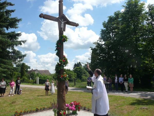 Kryžius Pervalkų kaimo žmonėms