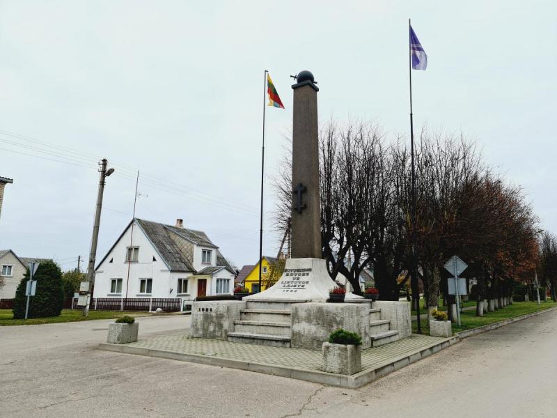Paminklas Nepriklausomybės kovose žuvusiems savanoriams Saločiuose