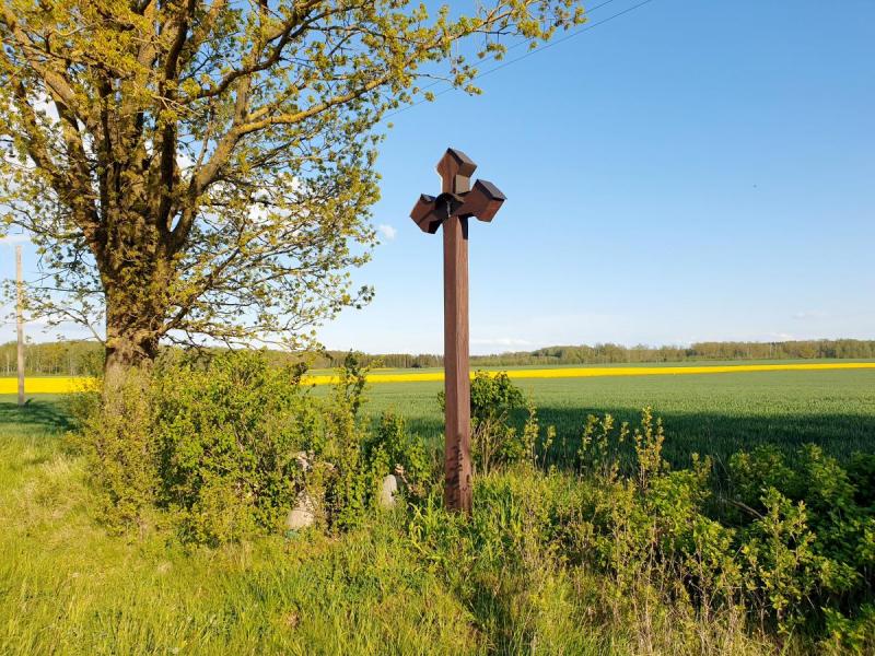 Kryžius prie kelio Žilpamūšis–Burgėnai