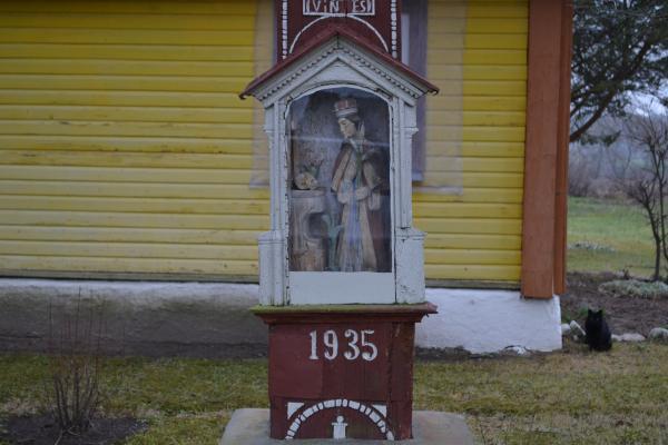 Koplytstulpis Šimkevičių sodyboje, Pamažupių kaime