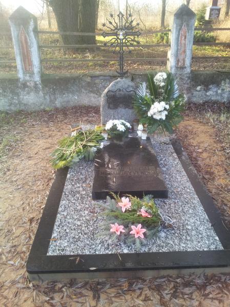 Kryžius kunigui Juozui Dubnikui Grūžiuose