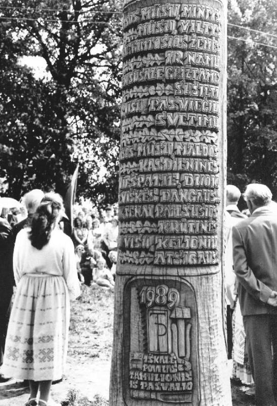 Stogastulpis poetui Bernardui Brazdžioniui Stebeikėliuose
