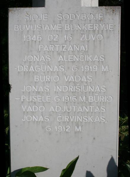 Kryžius žuvusiems partizanams Kantariškių kaime