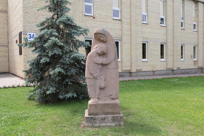 Skulptūra „Parduotos vasaros“ Pasvalyje