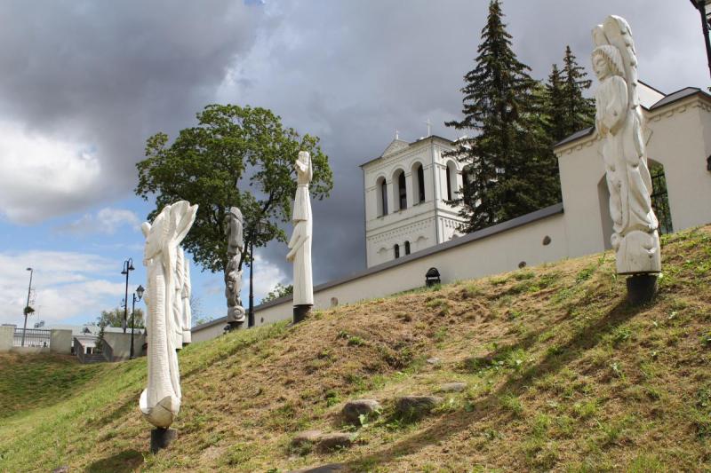 Angelų skulptūros Pasvalyje