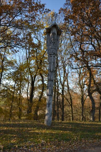 Stogastulpiai prie Ąžuolpamūšės piliakalnio