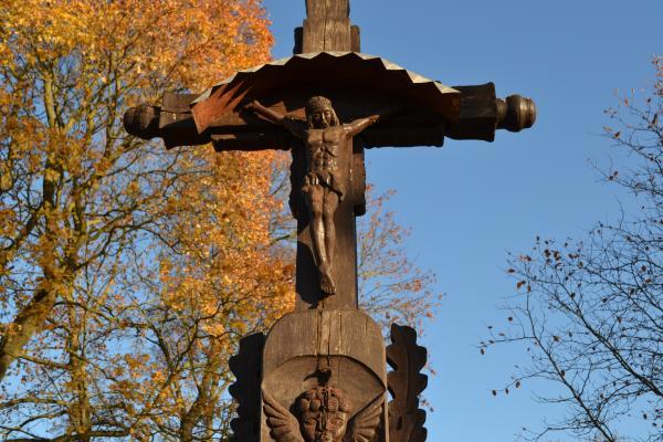 Kryžius Saločių kunigo Jono Rimšos tarnystės Dievui 60-mečio proga