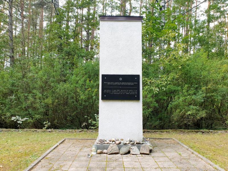 Memorialas holokausto aukoms atminti Žadeikių miške