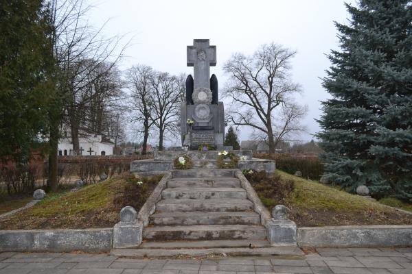 Antkapinis paminklas karininkui Jonui Stapulioniui Joniškėlyje