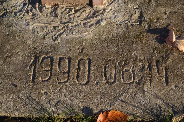 Kryžius Saločių kunigo Jono Rimšos tarnystės Dievui 60-mečio proga