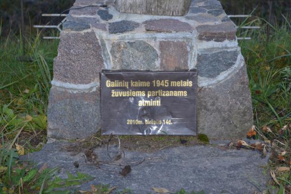 Kryžius partizanams Galinių kaime