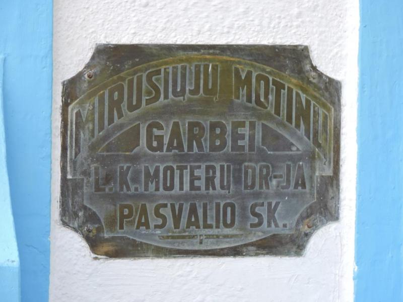 Paminklas Mirusioms Motinoms Pasvalio miesto kapinėse, Stoties gatvėje