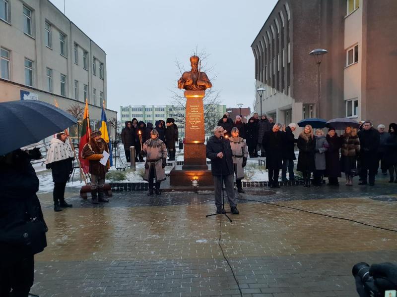 Paminklas Lenkijos karaliui ir LDK didžiajam kunigaikščiui Žygimantui Augustui Pasvalyje