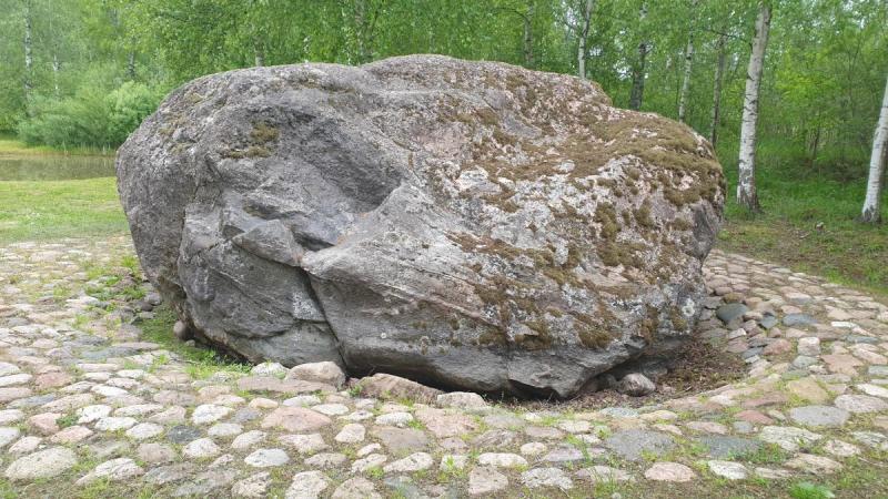 Petraičių akmuo