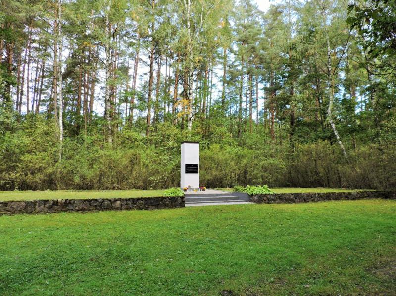 Memorialas holokausto aukoms atminti Žadeikių miške